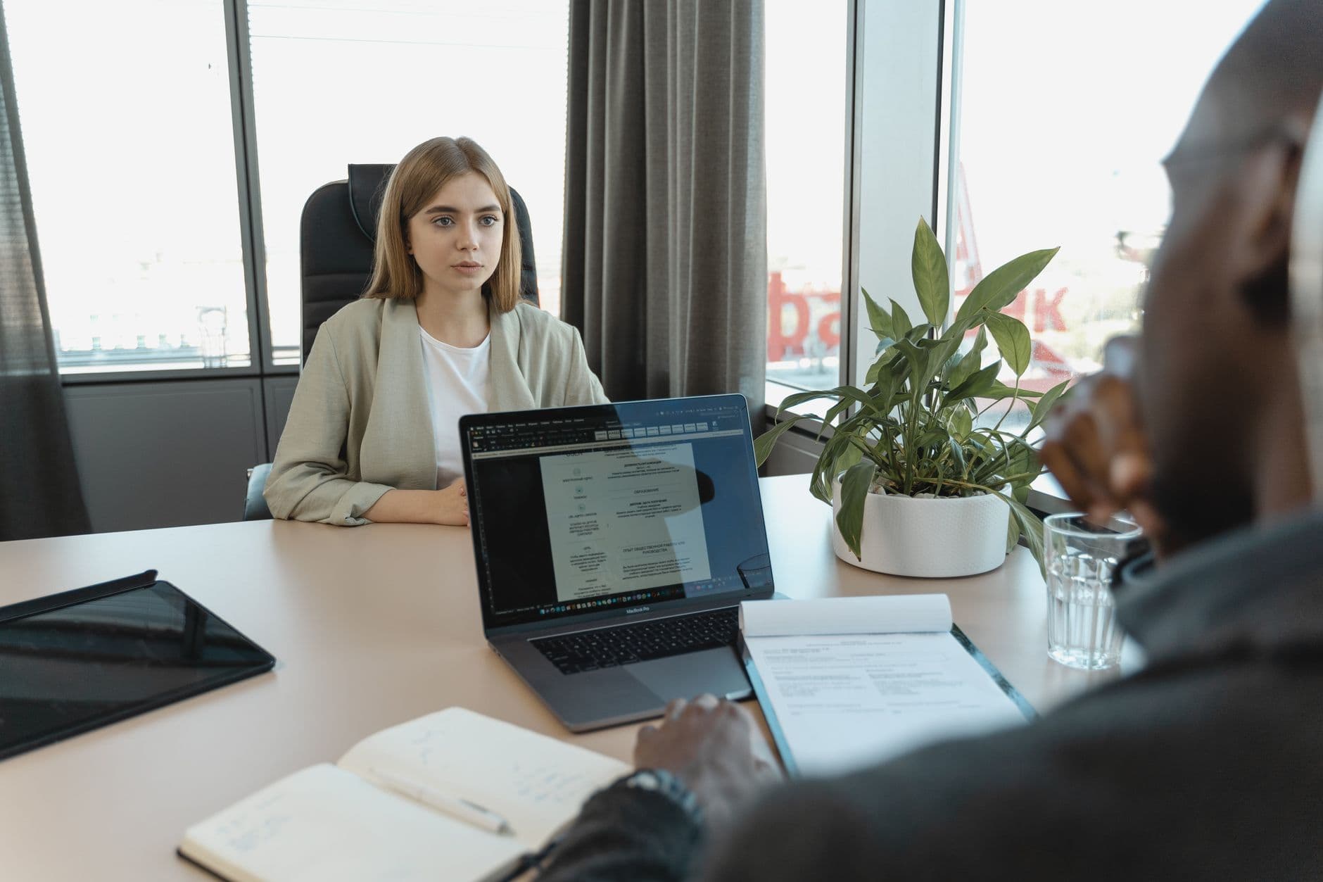 Candidate submitting a resume and cover letter for an accounting position